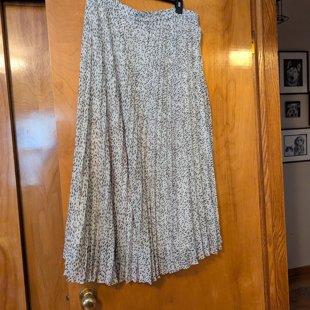 Chaps Black and White A-Line Skirt